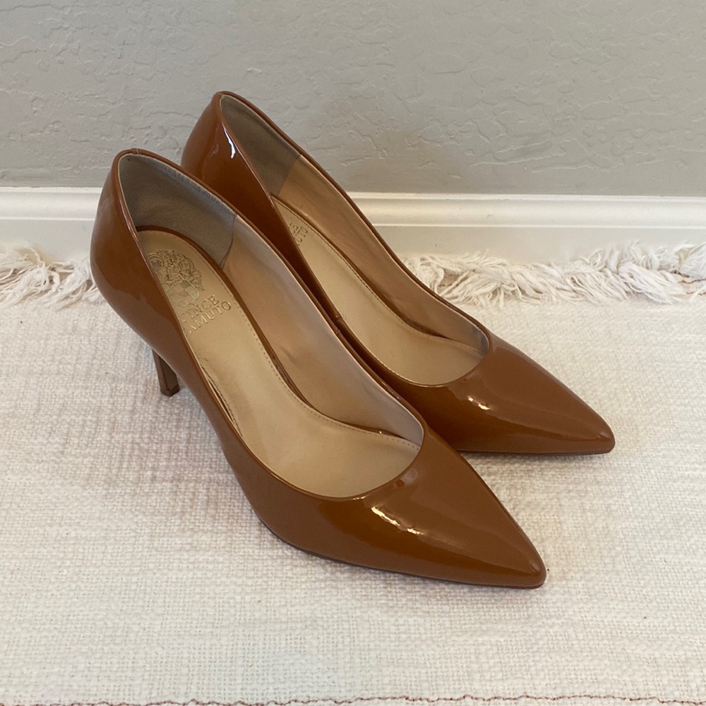 Vince Camuto Savilla Carmel Brown Tan Patent Leather Pumps Size 9.5